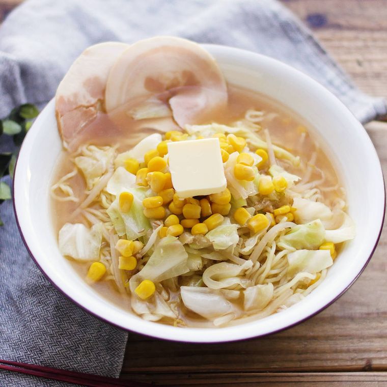 チャーシューと野菜、コーンやバターが入った味噌ラーメン