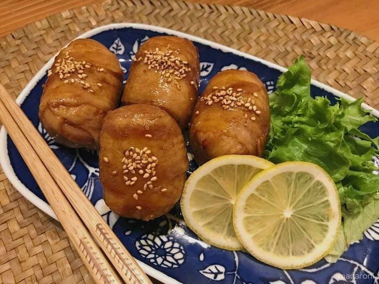 綺麗に盛り付けられた肉巻きおにぎり