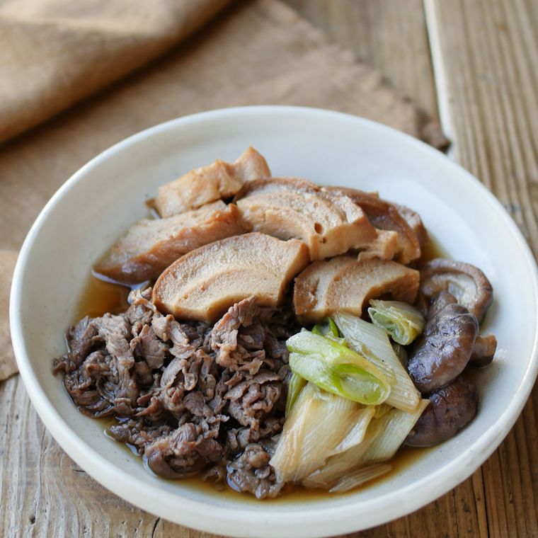 素材の味が染み込んだ車麩と牛肉の煮物