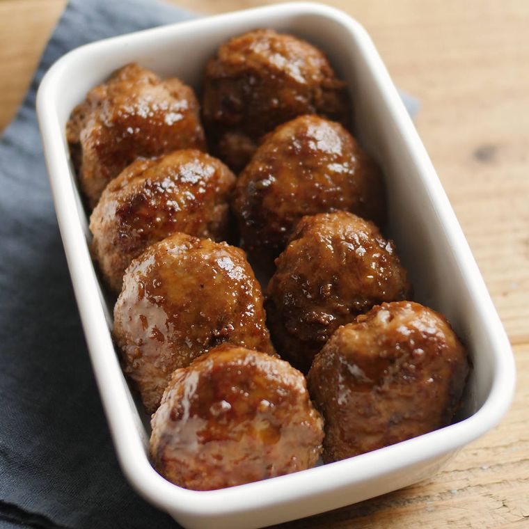 保存容器に入った照り焼きハンバーグ