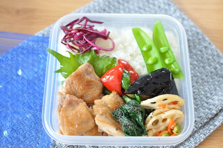 深型の保存容器に詰めたお弁当