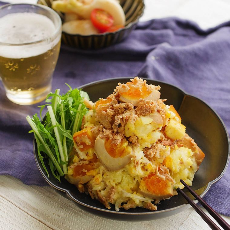 小鉢に盛られたポテトサラダ