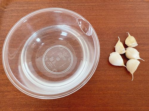 にんにくの簡単な皮むき方法 使う量に合わせたむき方を伝授 Macaroni