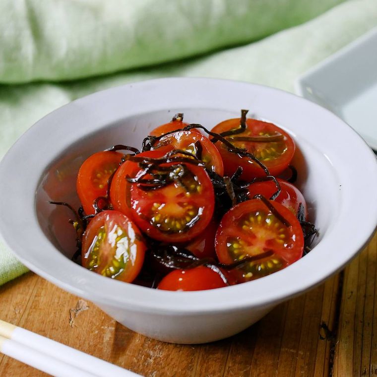 トマトと塩昆布のオリーブオイル和え