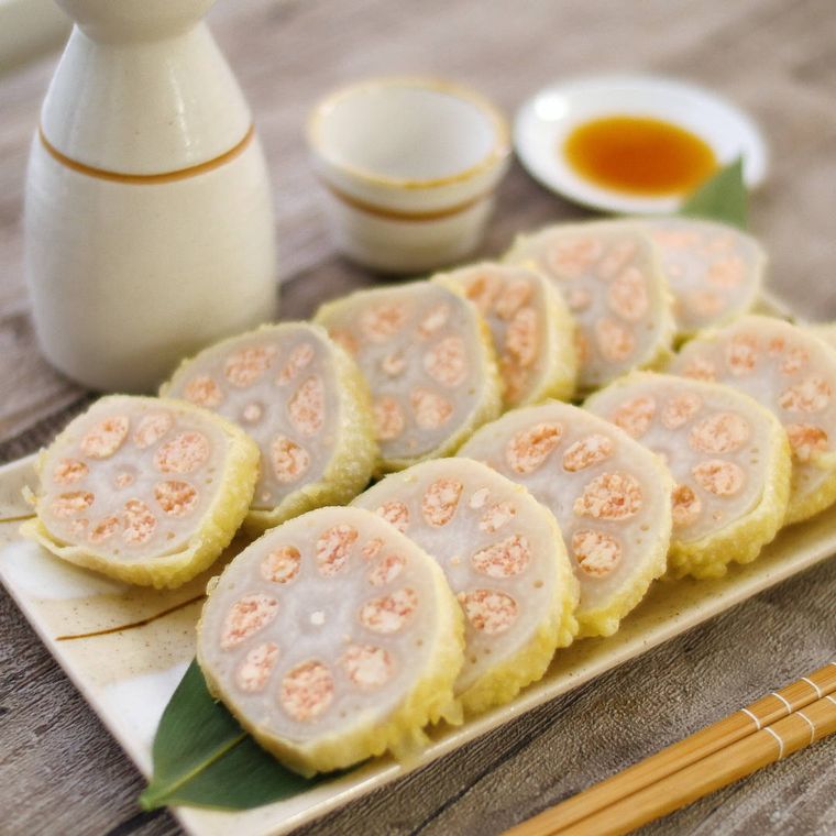 皿に盛られた豆腐明太の揚げれんこん