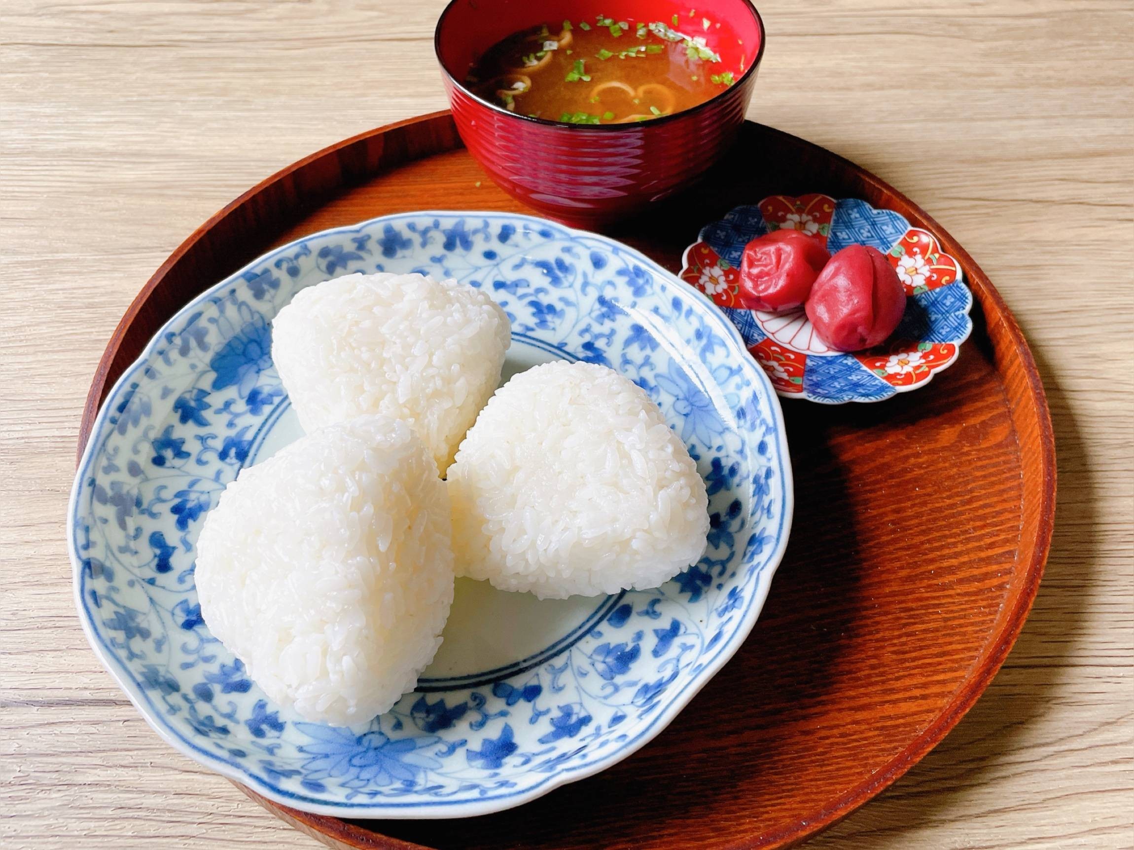 塩握り 本当においしい「塩おにぎり」の作り方。最適な塩の量とは