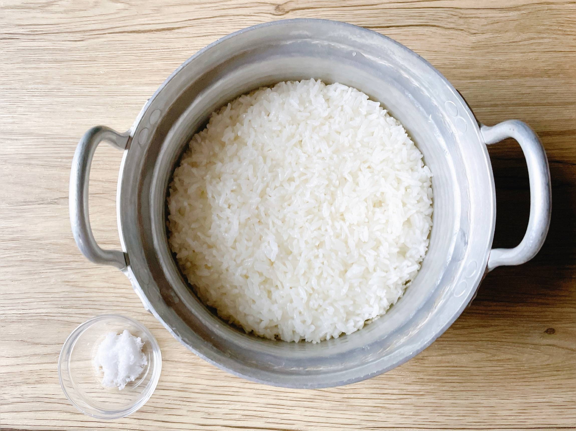 本当においしい「塩おにぎり」の作り方。最適な塩の量とは