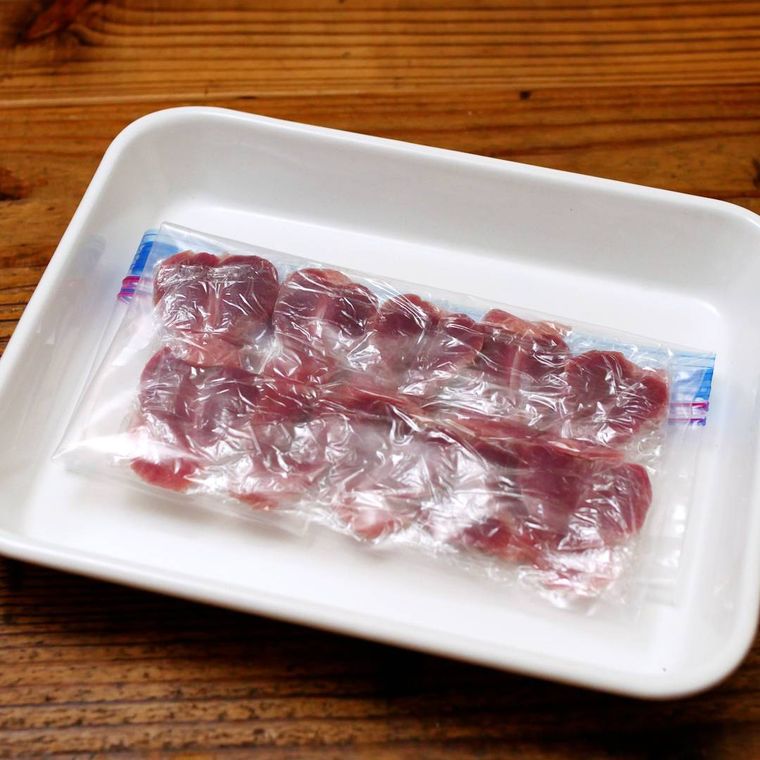 保存袋に入れた肉