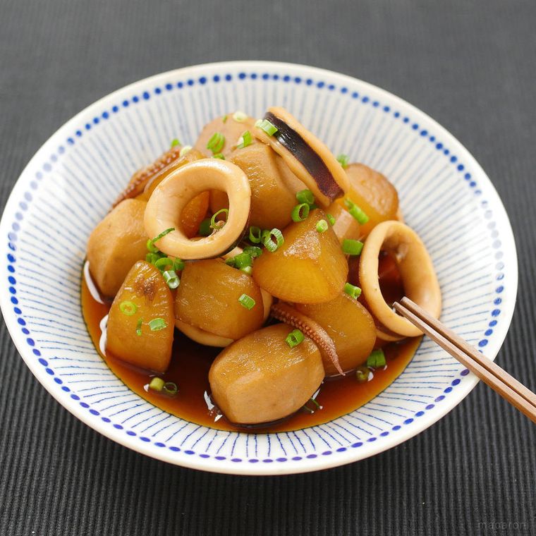 ほっくり食感 里芋の煮物 基本レシピ 白だし使用の人気アレンジも必見 2ページ目 Macaroni