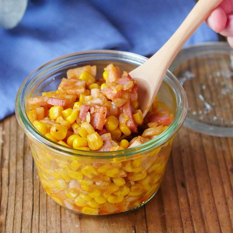 透明の瓶に入ったバターコーン