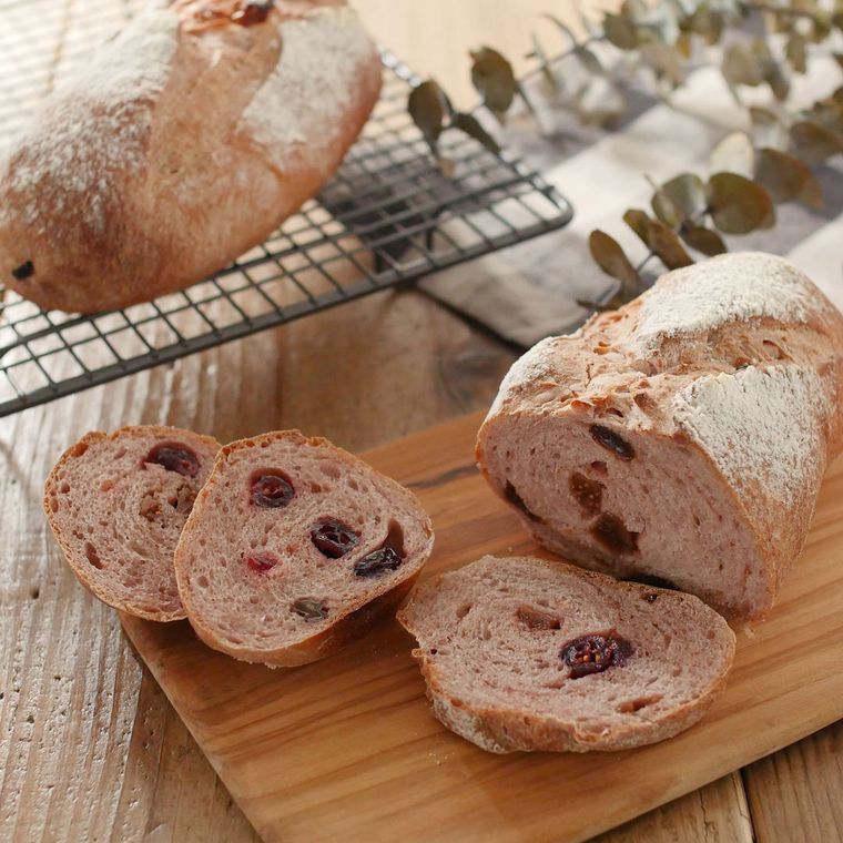 カッティングボードにのったパン・オ・ヴァン