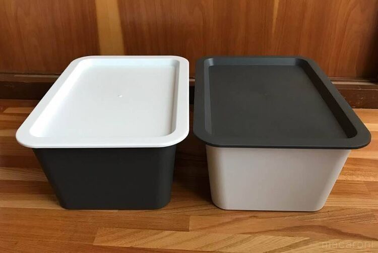 フタと本体の色が異なるボックスが2個置かれている