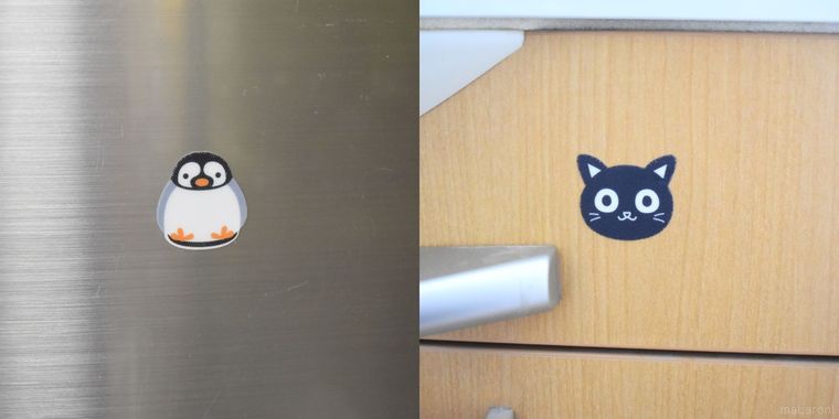 冷蔵庫や洗面所の壁に貼り付けられたダイソーのキャッチフック