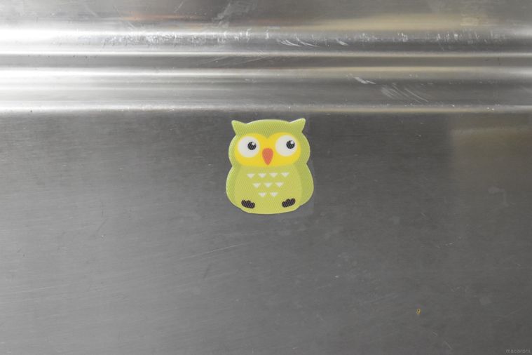 シンクに貼り付けられたダイソーのキャッチフック