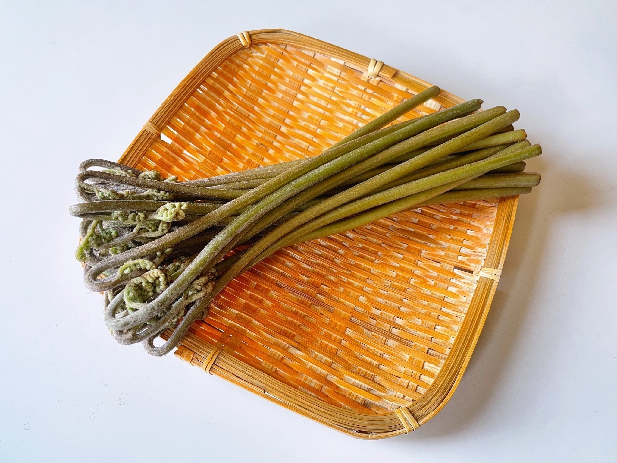 わらびのあく抜きは必須 基本的なあく抜きから時短でできる方法まで Macaroni