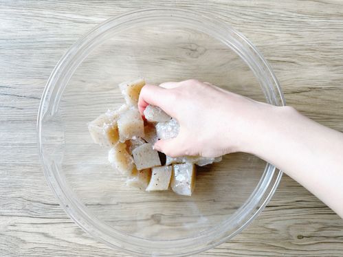 こんにゃくのアク抜き方法。詳しい手順やおすすめ調理法も紹介
