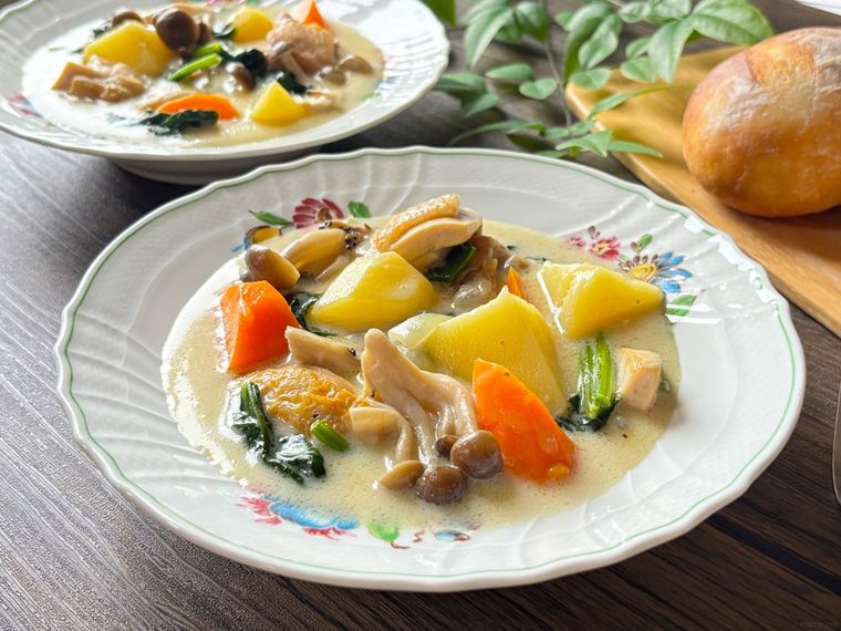 洋皿に盛られたクリームシチュー