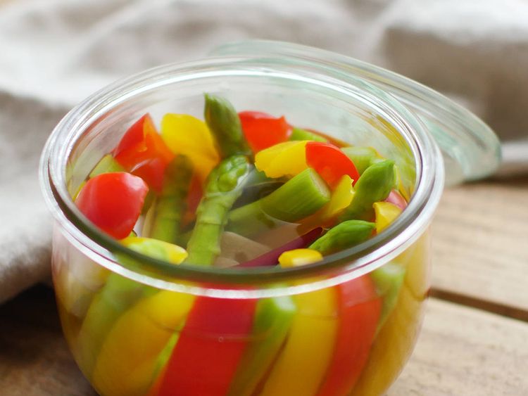 作り置き 彩りカラフル アスパラとパプリカのピクルス Macaroni