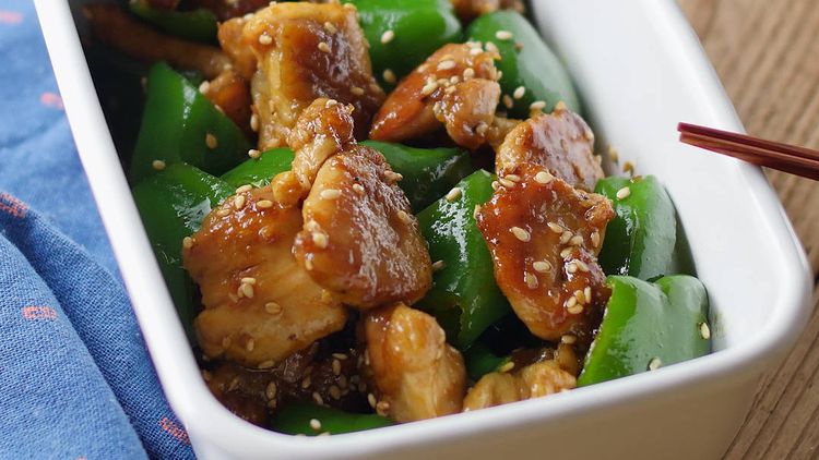 作り置き スパイス香る 鶏もも肉とピーマンの甘辛カレー炒め Macaroni