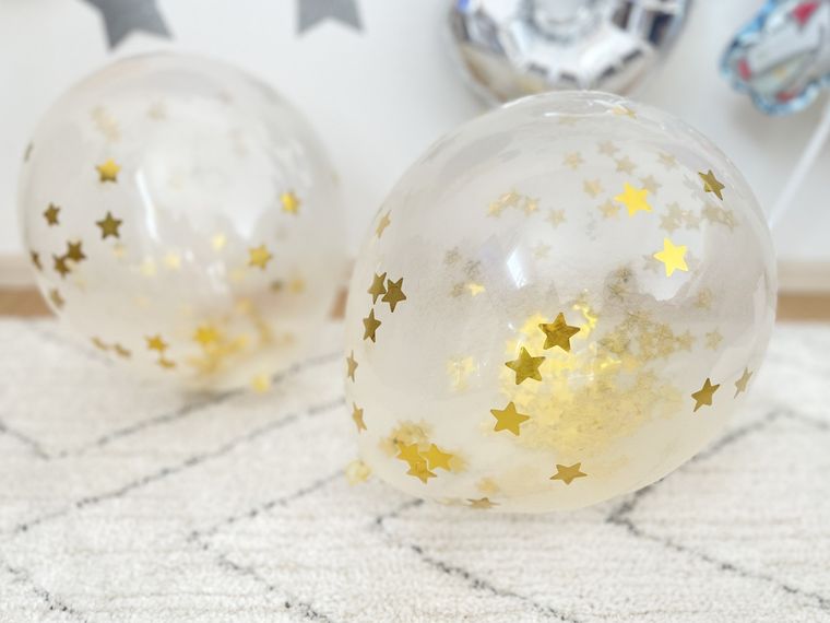 膨らませたコンフェッティバルーン