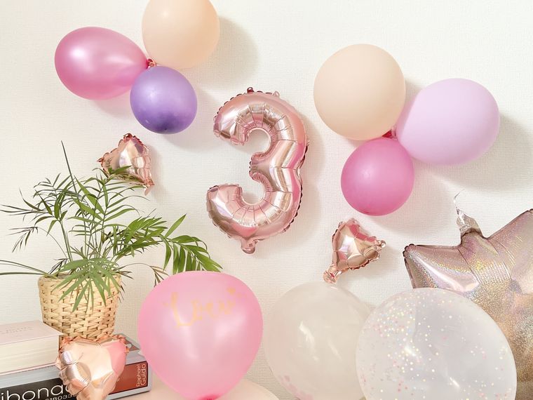 ピンクをテーマカラーにデコレーションした空間