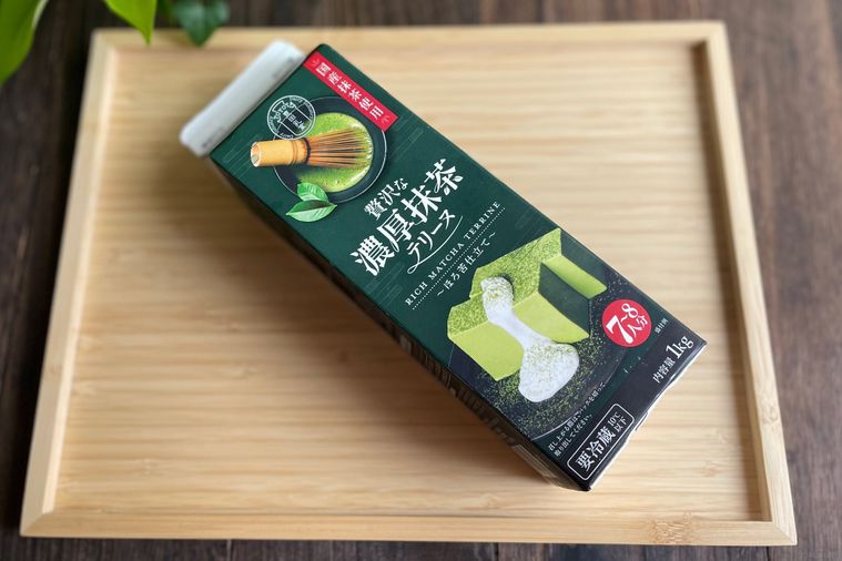 業務スーパー「贅沢な濃厚抹茶テリーヌ」のパッケージ