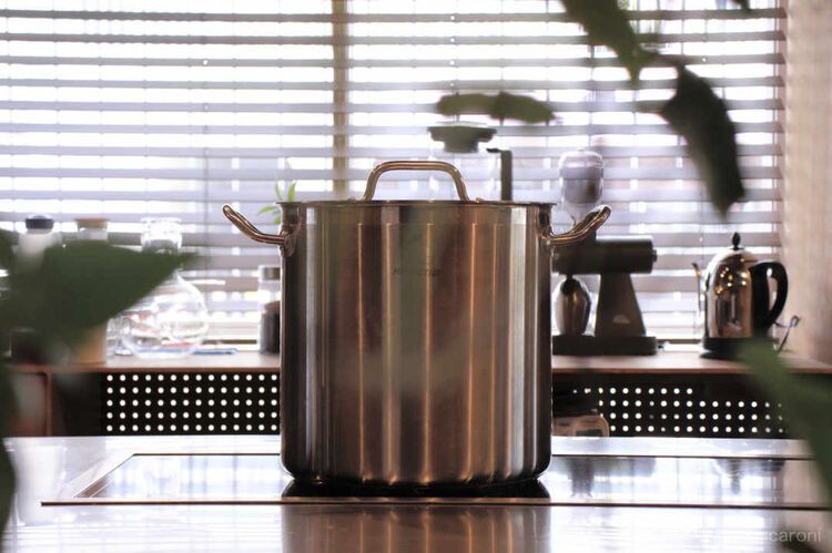 業務用厨房機器メーカーキプロスターのステンレス製寸胴鍋。