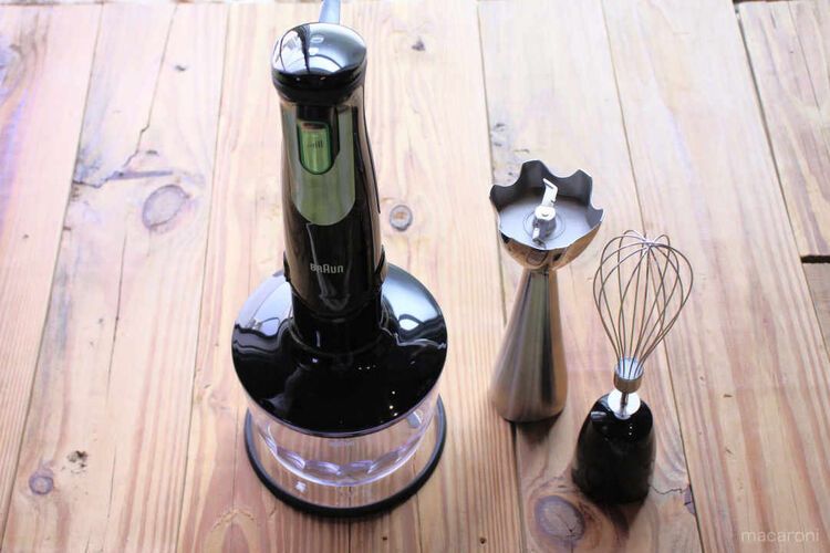 ブラウンのハンドブレンダー マルチクイック。自在に回転数を調節できる直感的な操作感が気に入っているとゴウキさん。