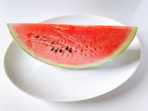 スイカのおいしい保存方法 期間 常温 冷凍 カット後の賞味期限 Macaroni スイカのおいしい保存方法 期間 常温 冷凍 カット後の賞味期限 Macaroni