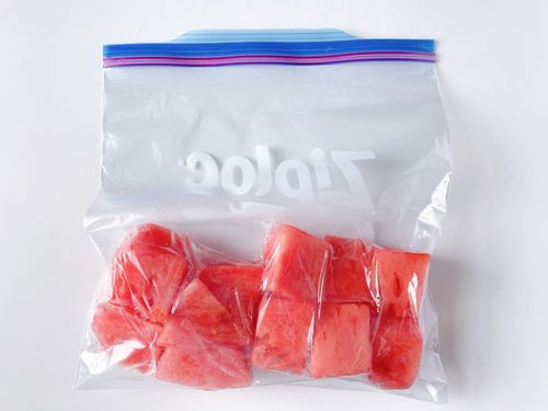 スイカのおいしい保存方法 期間 常温 冷凍 カット後の賞味期限 2ページ目 Macaroni スイカのおいしい保存方法 期間 常温 冷凍 カット後の賞味期限 2ページ目 Macaroni