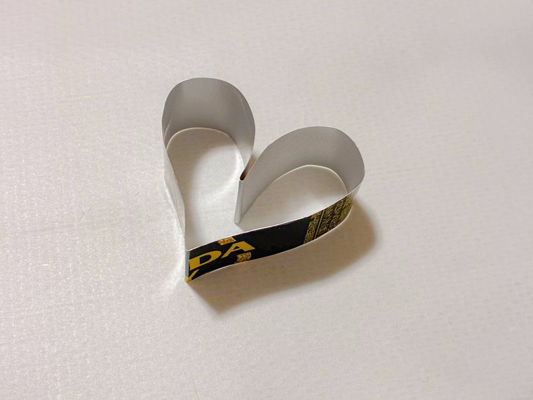 アルミ缶で作ったハートのクッキー型