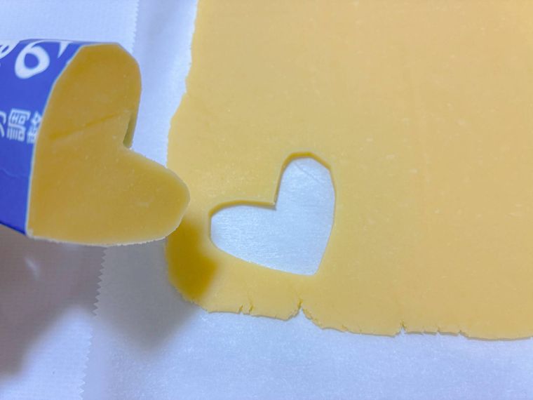 牛乳パックのクッキー型とクッキー生地