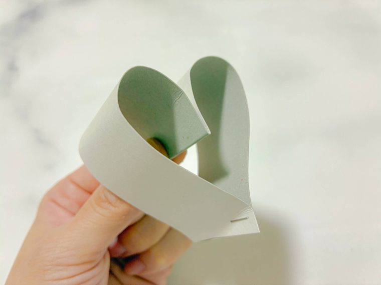 ハートの形にした厚紙