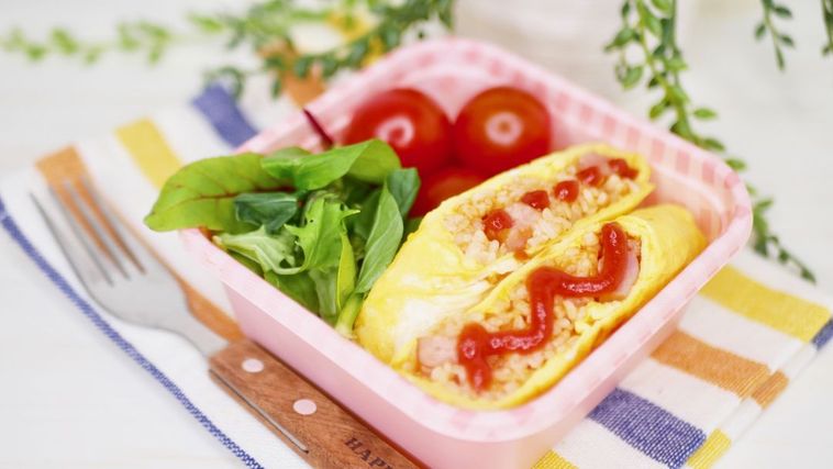 お弁当ケースに入った、スティックオムライス