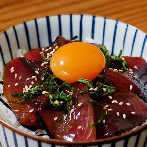 漬け込むだけで絶品 かつおの漬け丼 Macaroni