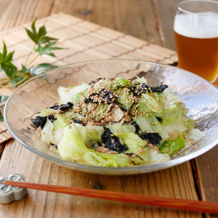 ガラスの皿に盛られた無限レタス