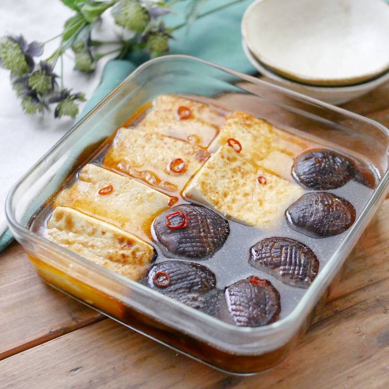 保存容器に入ったしいたけと豆腐の焼き浸し