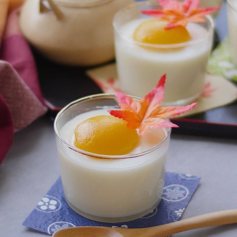 黄桃をのせた牛乳プリン