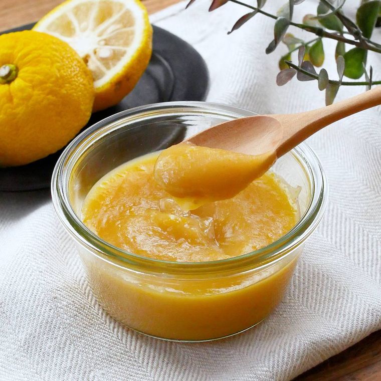 保存容器に入ったゆず味噌