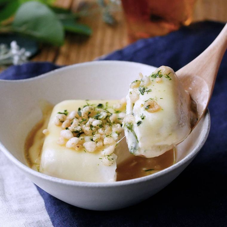 白い器に入った悪魔風チーズ豆腐