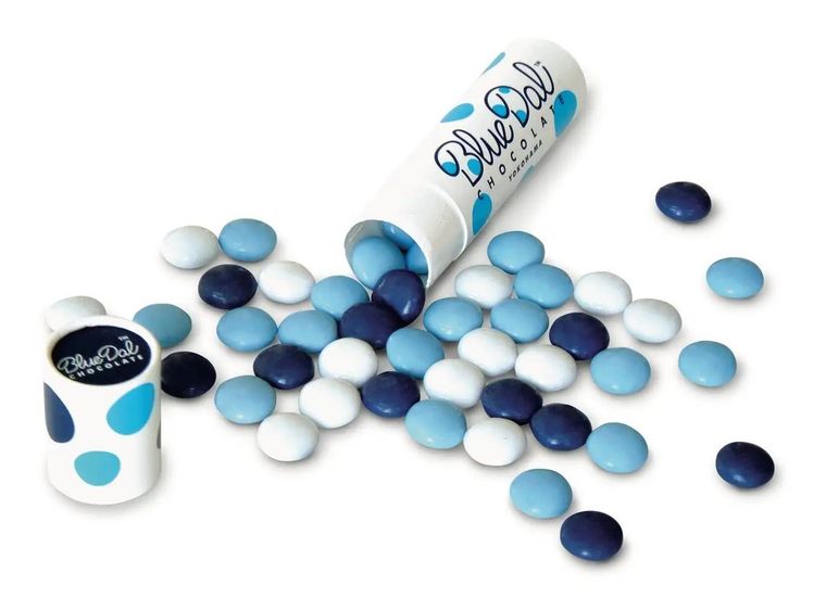 白と水色とネイビーカラーの小粒チョコレート