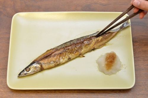 【食べ方のキホン】意外とできない！さんまの塩焼きをスマートに食べる方法