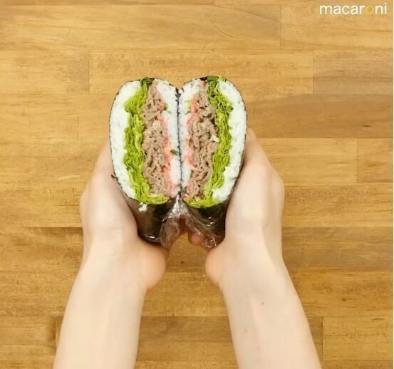 具材のアレンジ無限大 簡単おにぎらずの作り方とコツまとめ Macaroni