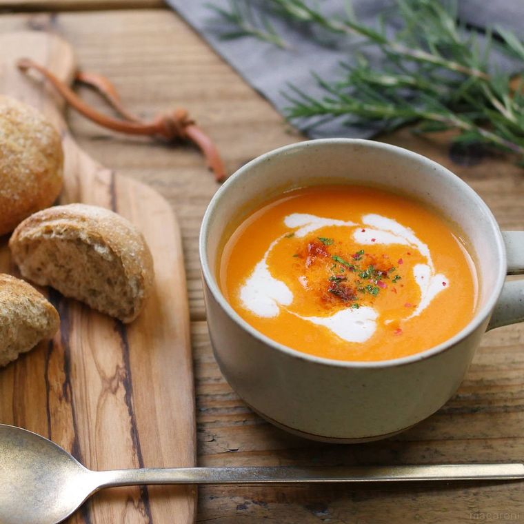 器に入った、にんじんの塩麹ポタージュ