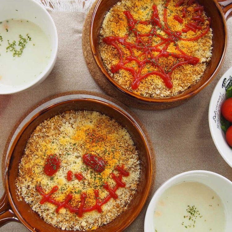 ブラウンの器に盛られているかぼちゃのスコップコロッケ