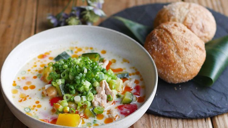 365日のパンとスープ 白味噌仕立てのピリ辛豆乳美肌スープ Macaroni