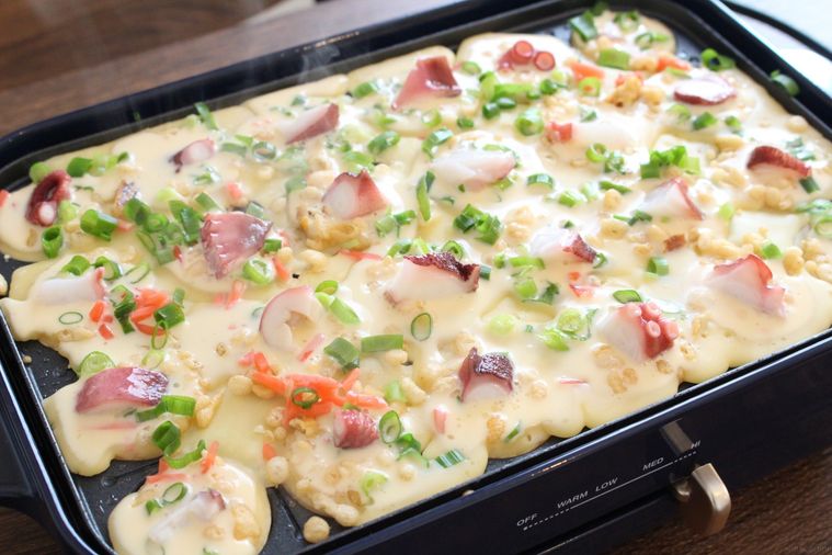 たこ焼きパーティーを2倍楽しむアイデア選 焼き方のコツや変わり種具材も Macaroni