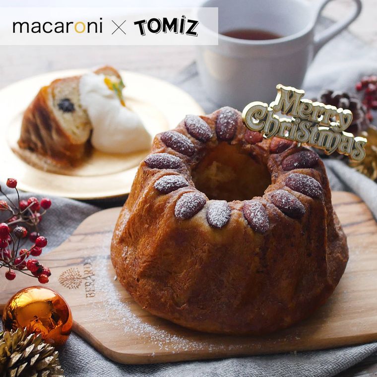 木製のカッティングボードにのったトラディショナルクグロフ