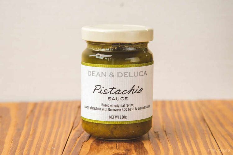 前菜も主菜もこれひとつ。DEAN & DELUCAから「ピスタチオソース」新発売の画像