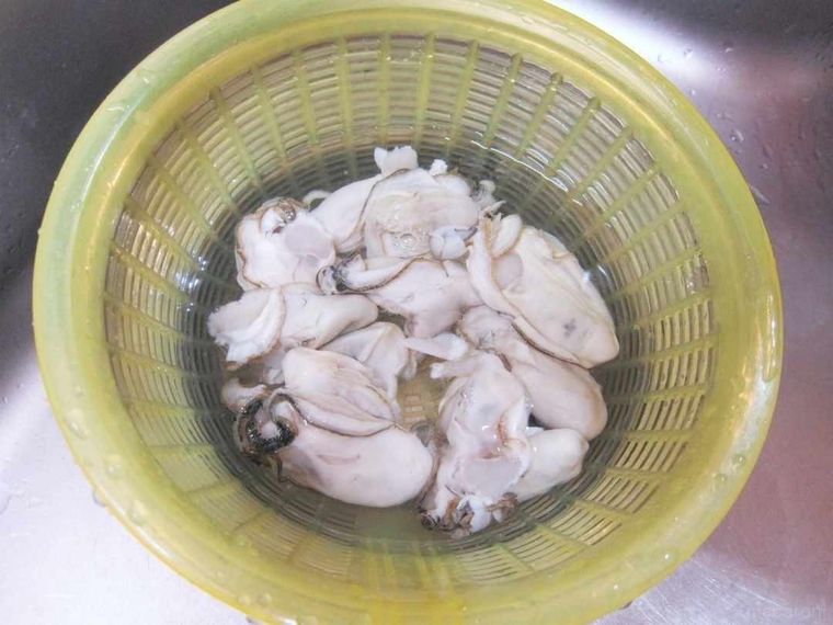 殻なし 牡蠣の酒蒸し レシピ フライパンで簡単 Macaroni